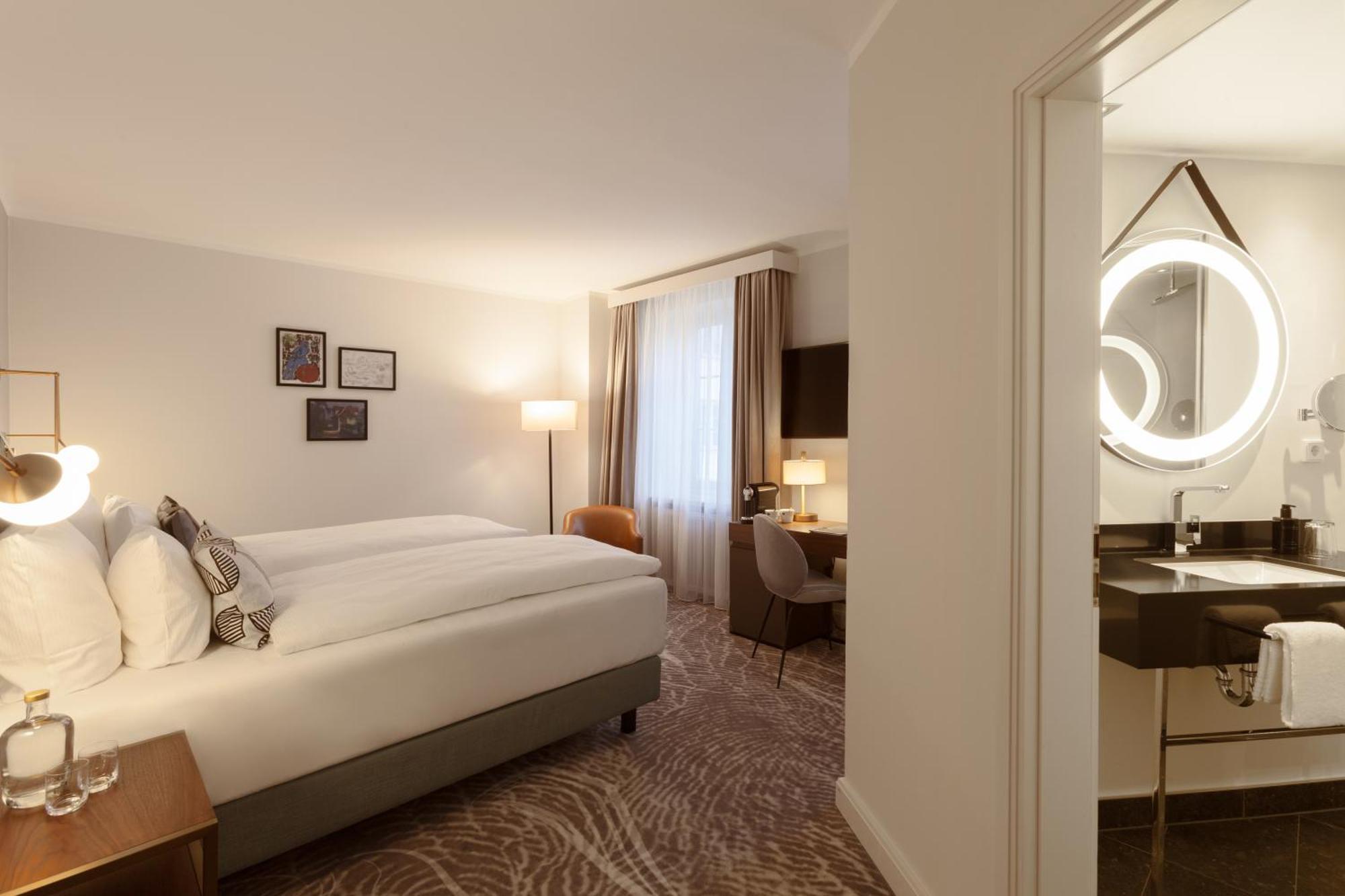 Deluxe Double Room,1558127023:JPEG